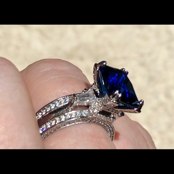 SOLD OUT๐๐6ct 12x10mm Sapphire Eiffel Tower๐ - Picture 9 of 10